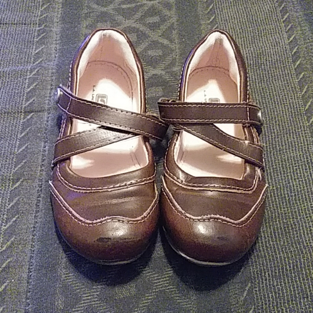 Girl's Brown Cross Strap Shoes